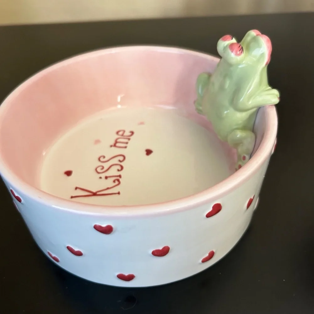 GANZ “KISS ME” Dog Bowl with Frog. Vintage. NWT